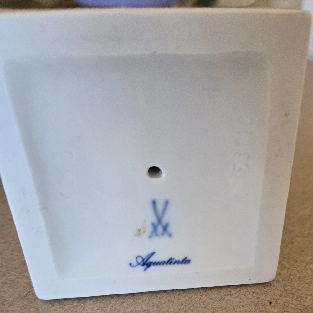 White Ceramic Candlw Holder